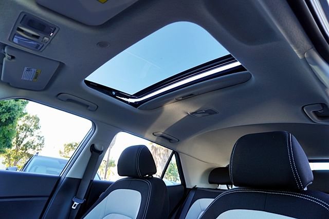 Used 2026 Hyundai Venue SEL image 19