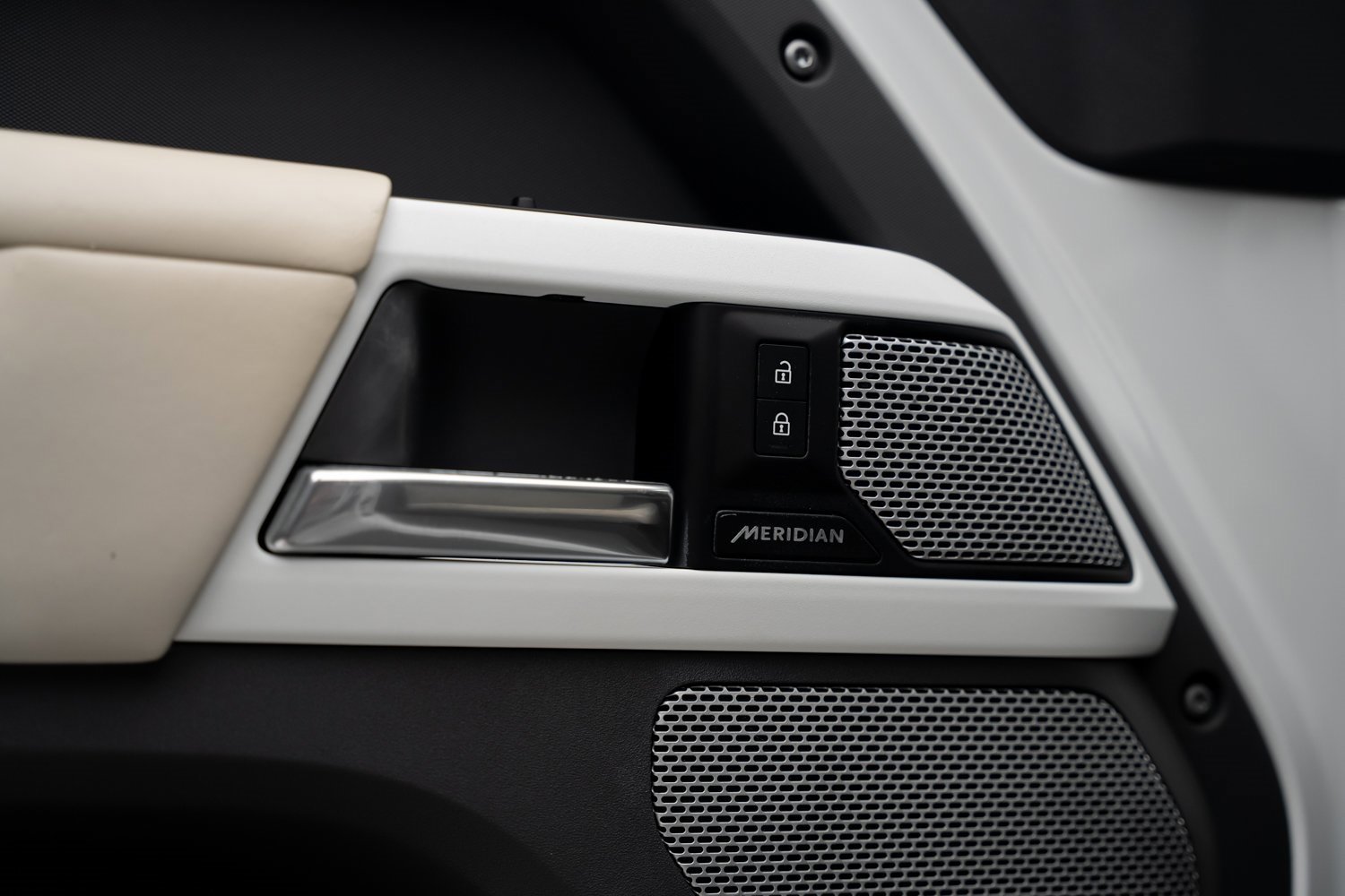 Used 2023 Land Rover Defender 130 First Edition image 56