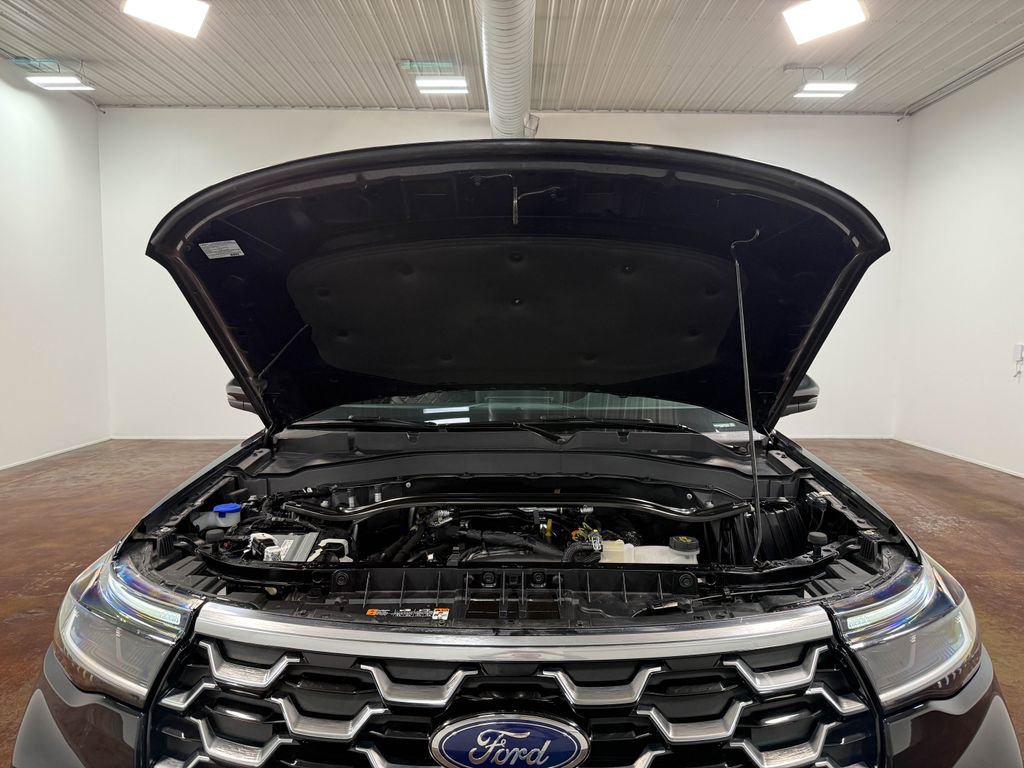 Used 2025 Ford Explorer Platinum w/ LUX Leather Package AWD/4WD image 19
