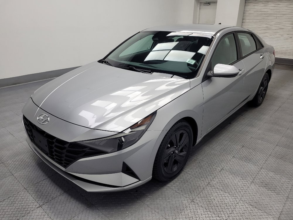 Used 2022 Hyundai Elantra SEL FWD image 2