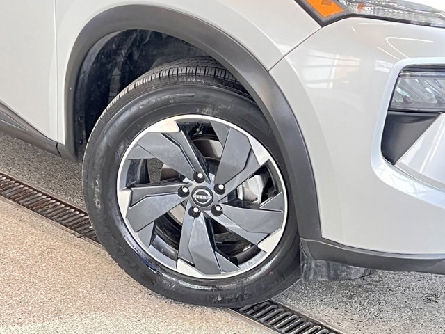 Used 2025 Nissan Rogue SV image 26