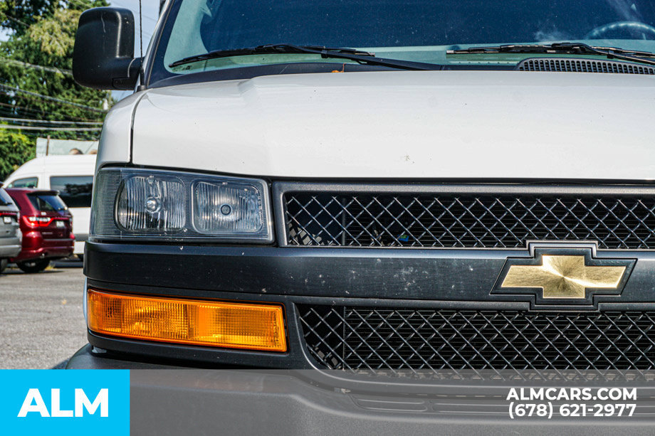 Used 2025 Chevrolet Express 3500 Extended w/ Driver Convenience Package RWD image 11