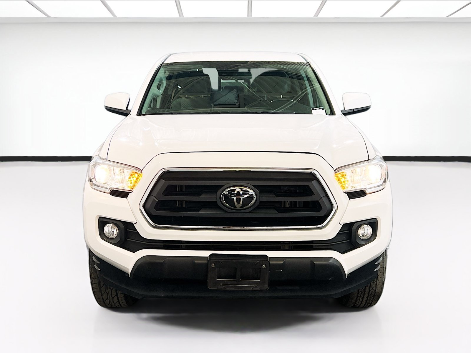 Used 2023 Toyota Tacoma SR5 RWD image 2