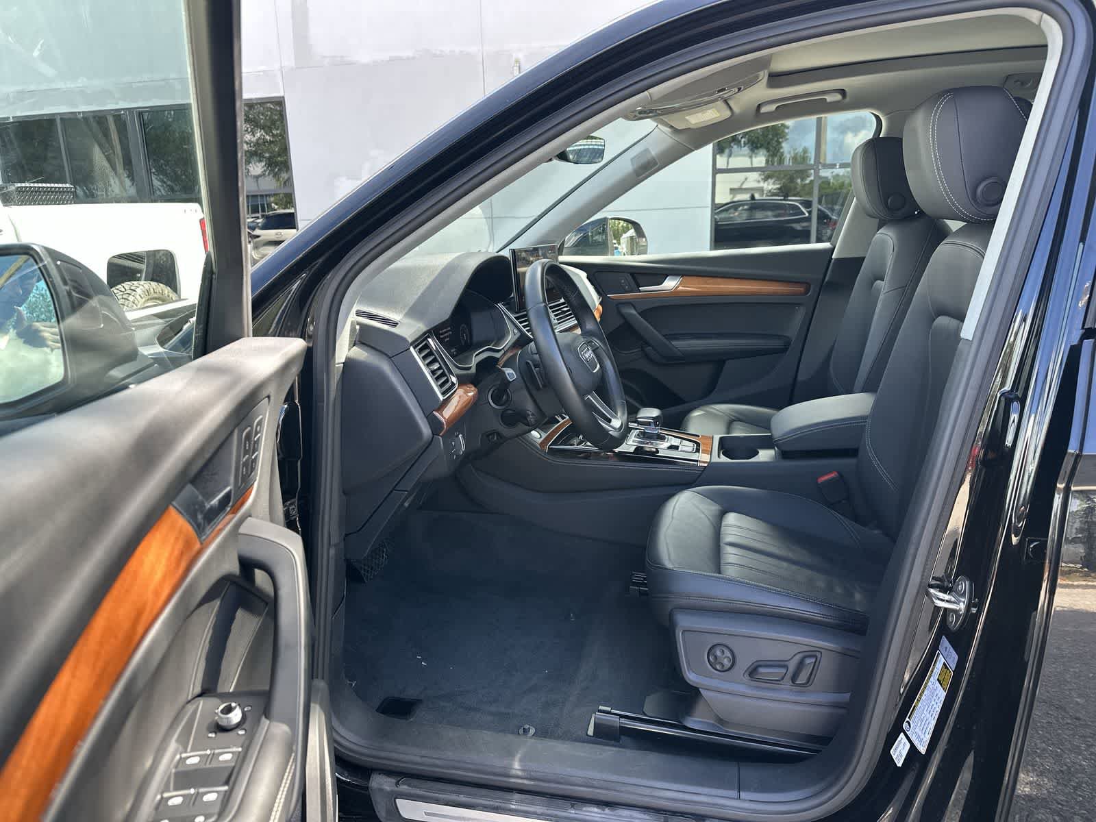 Used 2023 Audi Q5 2.0T Premium Plus w/ Premium Plus Package AWD/4WD image 2