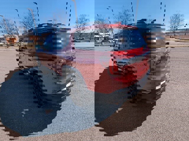 Used 2023 GMC Acadia SLE w/ Driver Convenience Package image 6