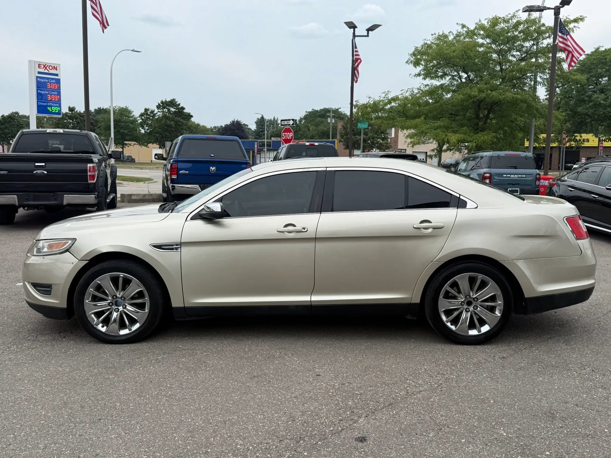 Used 2011 Ford Taurus Limited w/ 301A Rapid Spec Order Code FWD image 8