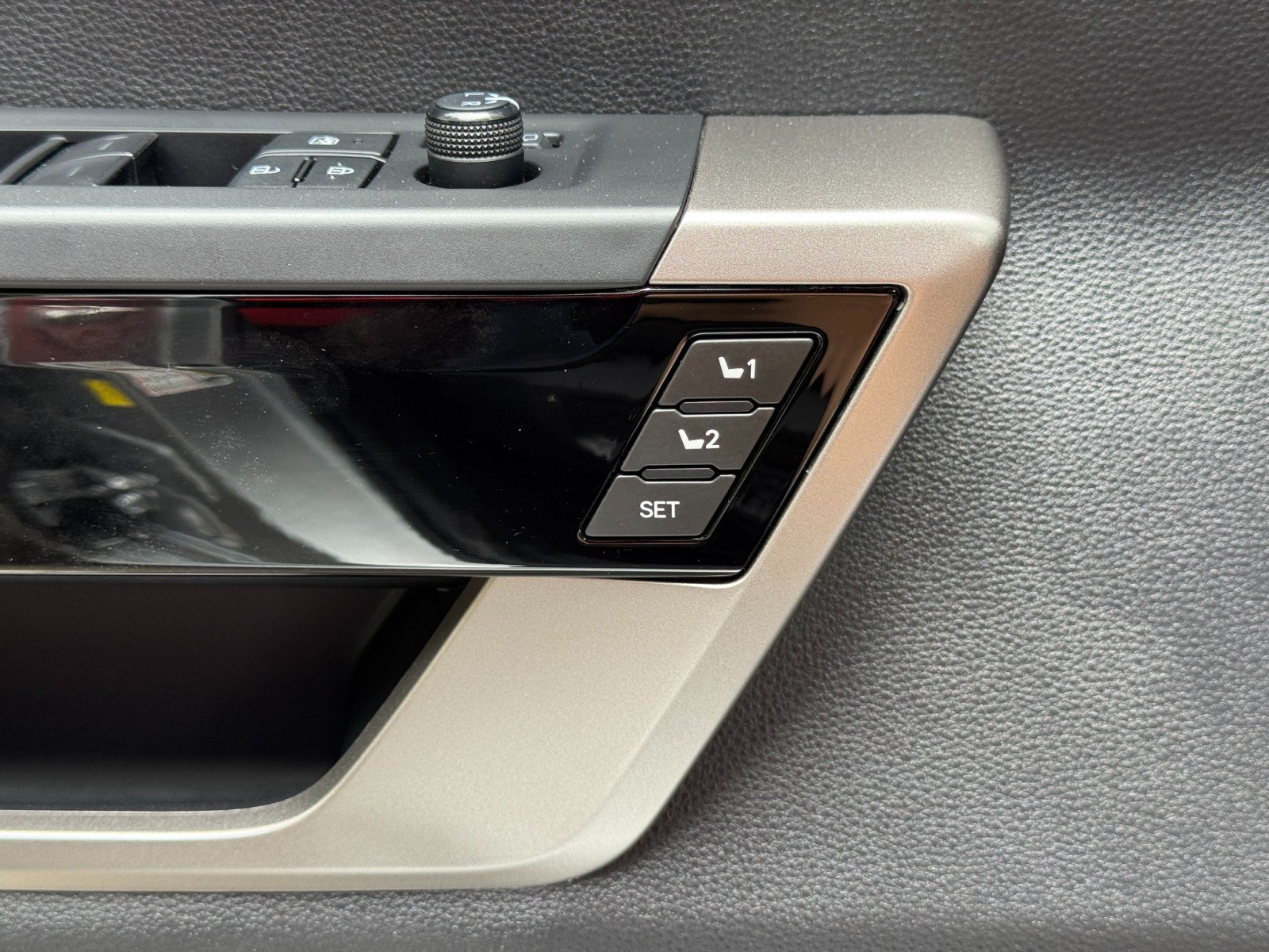 Used 2022 Toyota Tundra Limited AWD/4WD image 18