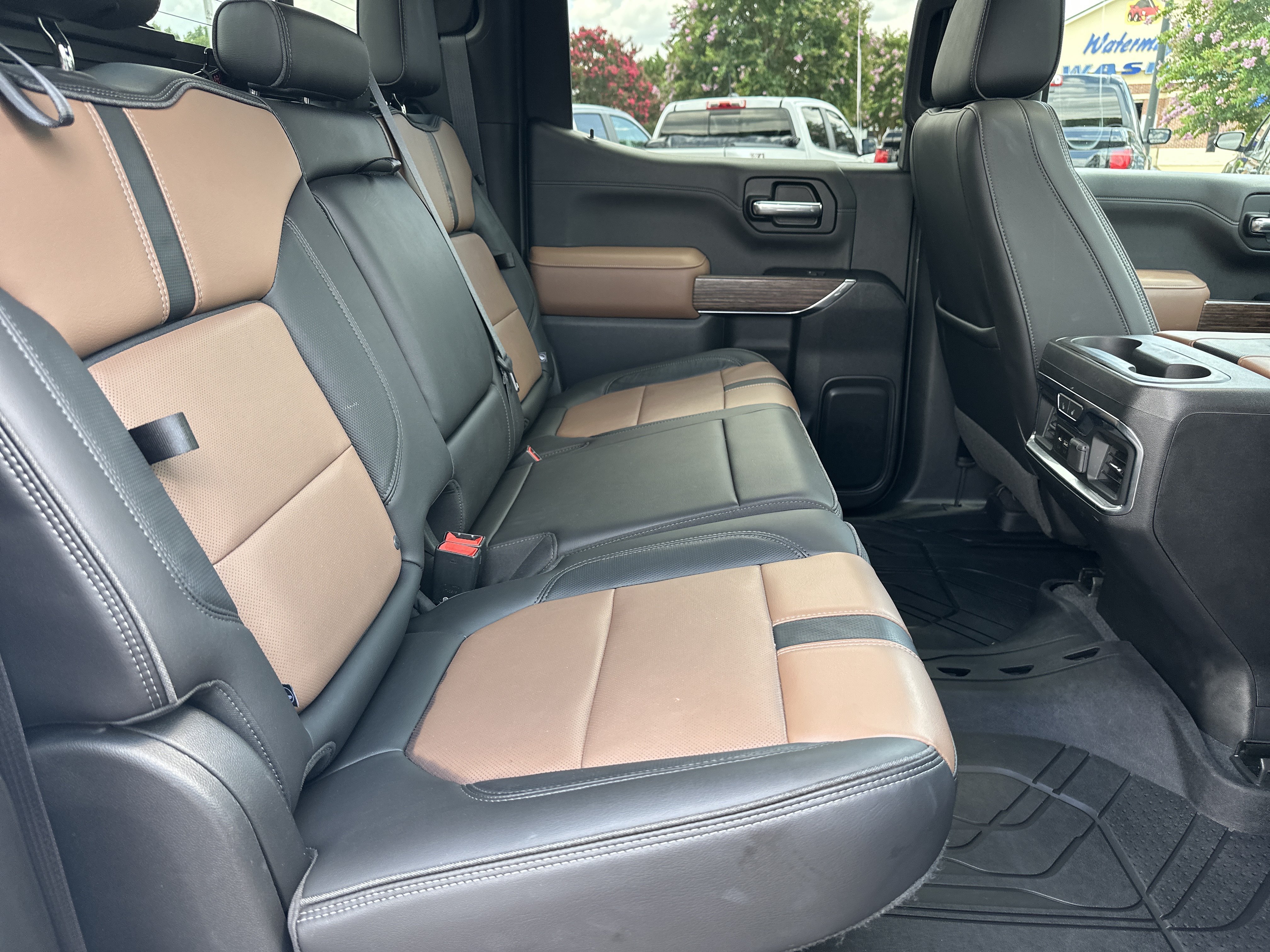 Used 2019 Chevrolet Silverado 1500 High Country w/ Technology Package AWD/4WD image 16