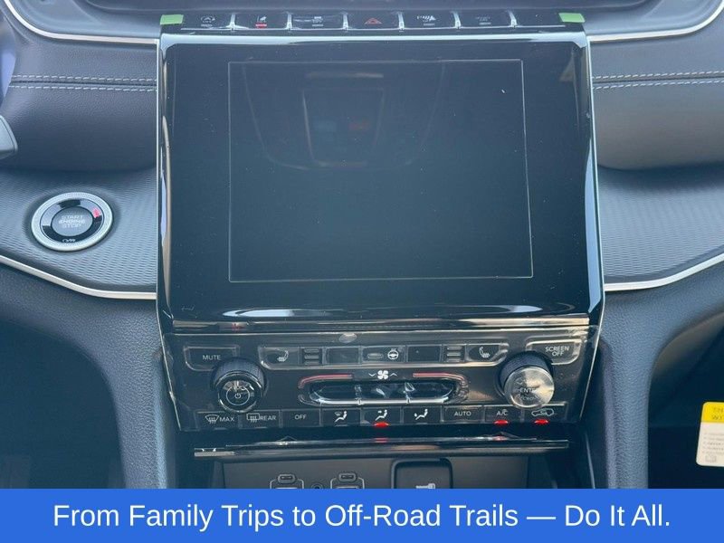 New 2025 Jeep Grand Cherokee Altitude image 8