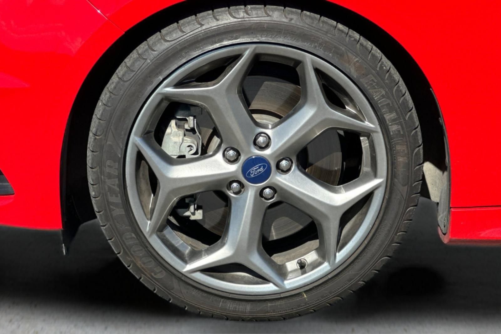 Used 2017 Ford Focus ST FWD image 23