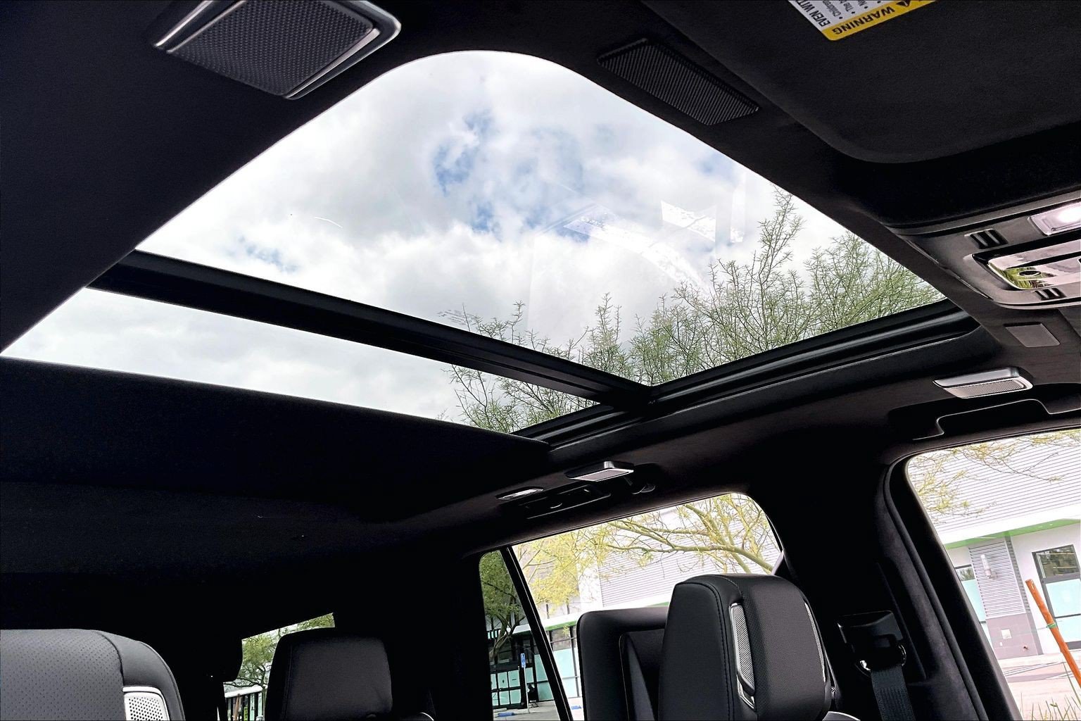 New 2026 Cadillac Escalade Platinum Luxury w/ LPO, Radiant Package AWD/4WD image 18