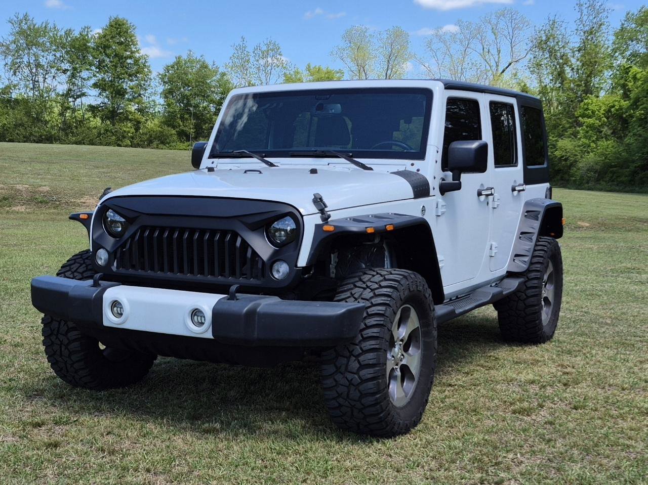 Used 2016 Jeep Wrangler Unlimited Sahara w/ Max Tow Package AWD/4WD image 2