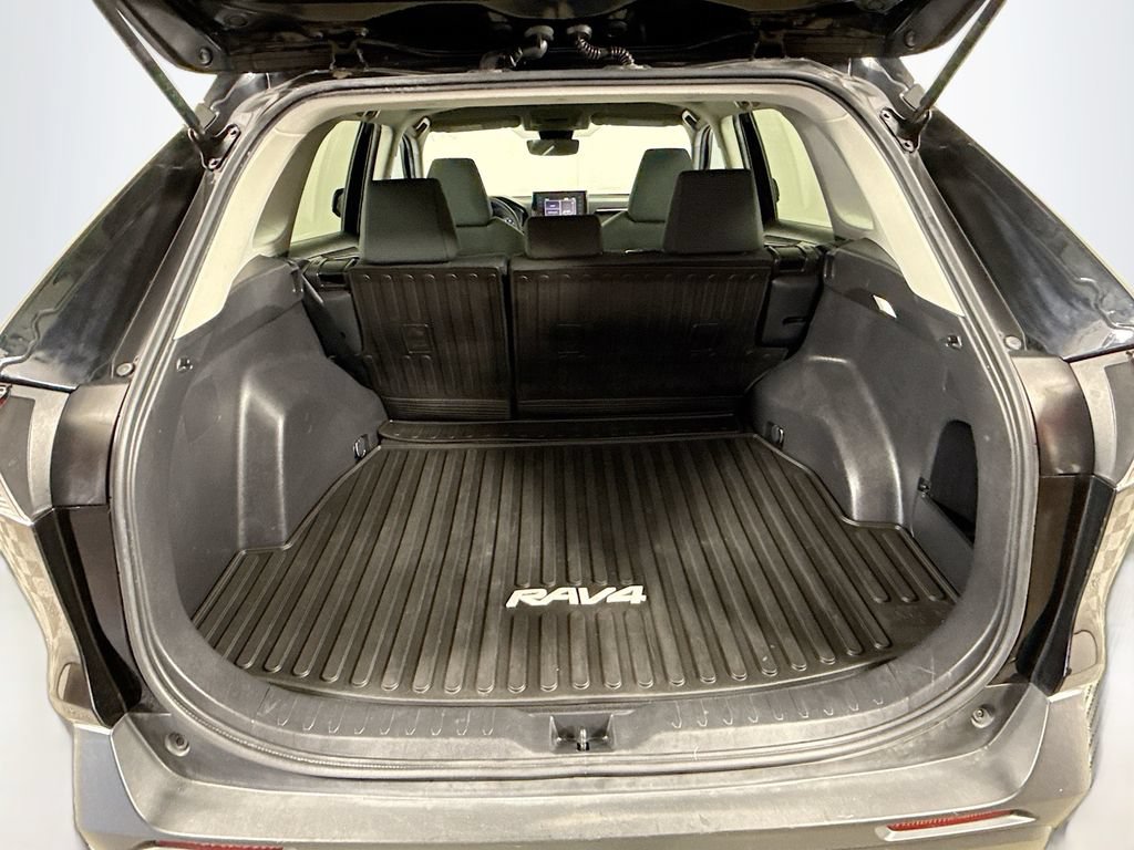 Used 2022 Toyota RAV4 LE FWD image 26