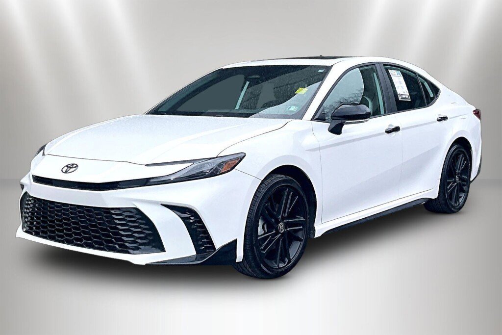 Used 2026 Toyota Camry Hybrid w/ Multimedia Upgrade Package AWD/4WD image 3