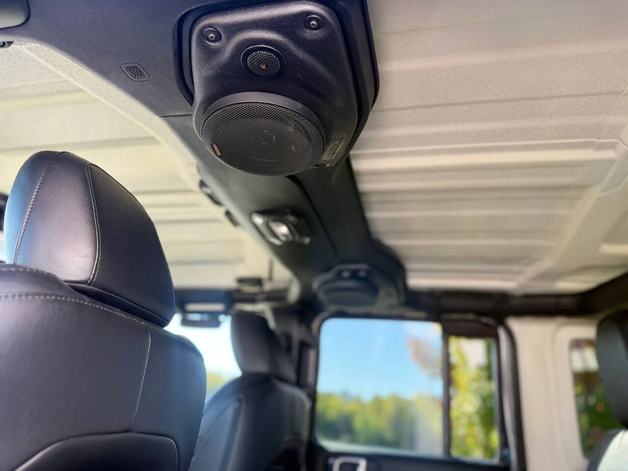 Used 2018 Jeep Wrangler Unlimited Sahara AWD/4WD image 15