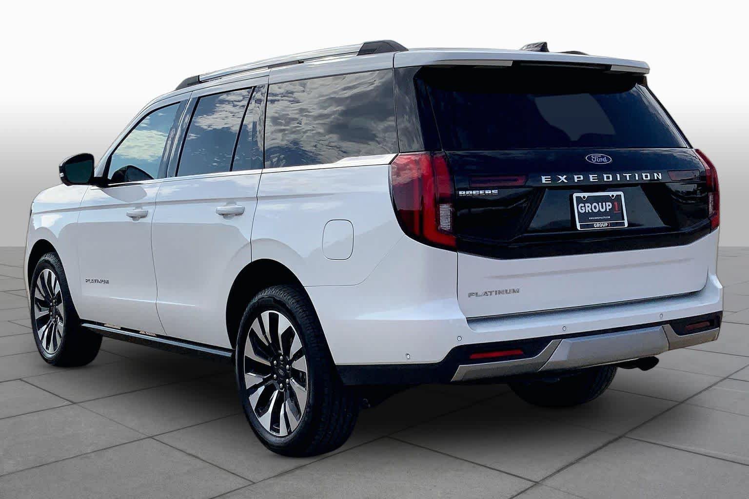Used 2025 Ford Expedition Platinum w/ Driver's Package AWD/4WD image 12
