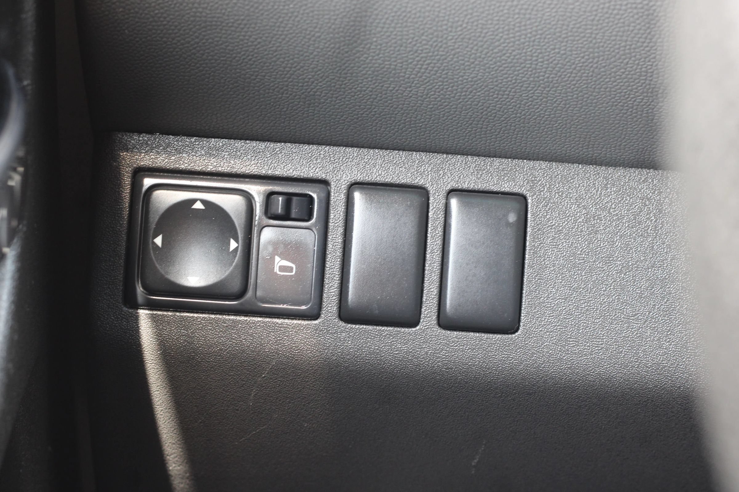 Used 2015 Nissan Xterra S w/ Value Package AWD/4WD image 17