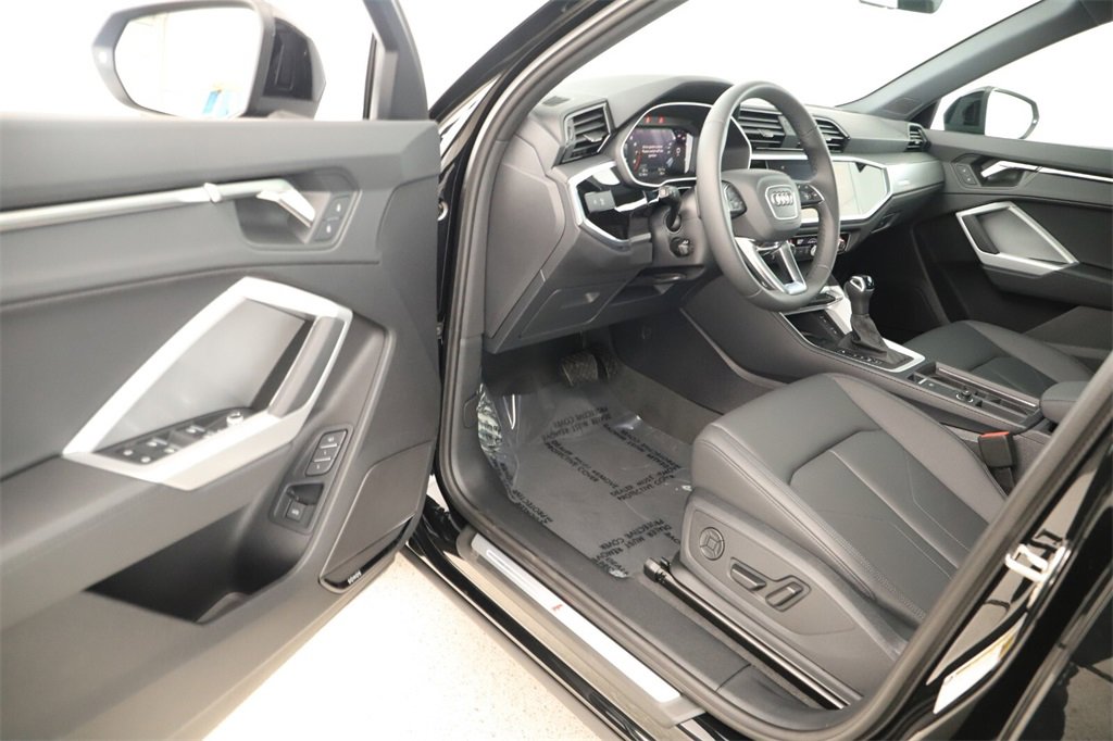 New 2025 Audi Q3 2.0T Premium image 14