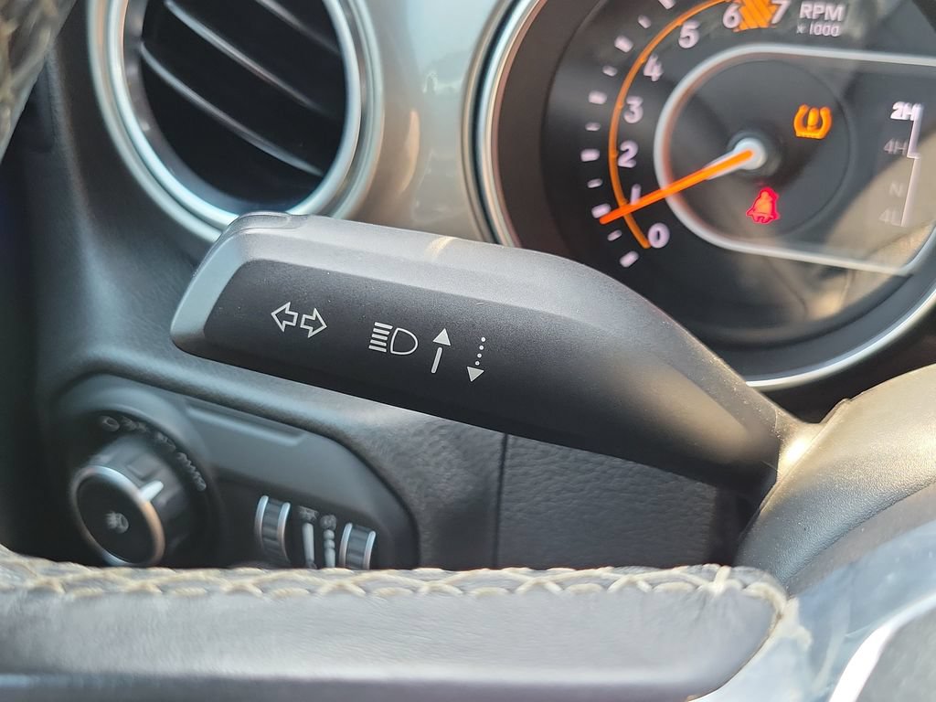 Used 2018 Jeep Wrangler Unlimited Sahara AWD/4WD image 16