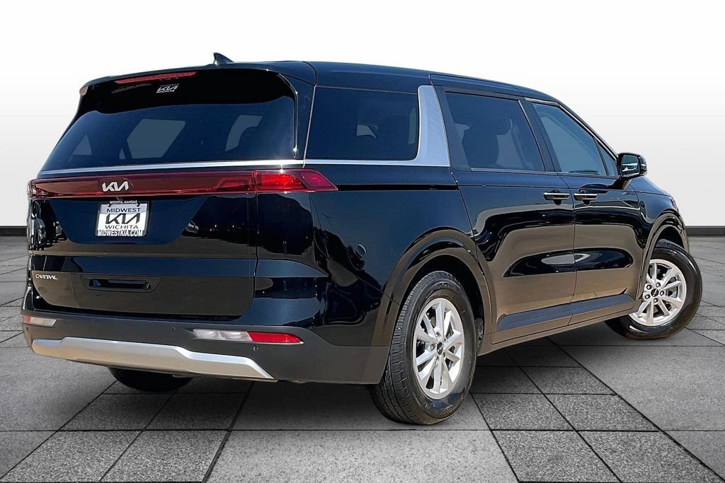 Used 2024 Kia Carnival LX FWD image 12