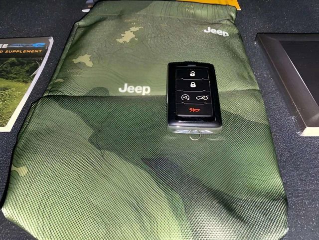 Used 2023 Jeep Grand Cherokee 4WD 4xe w/ Luxury Tech Group II image 34