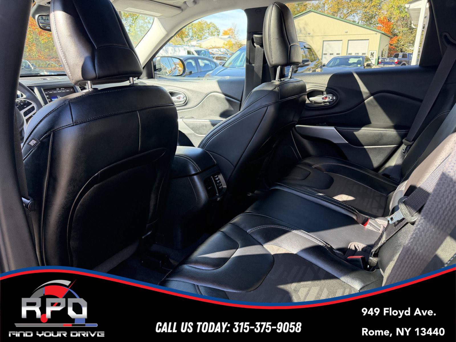 Used 2022 Jeep Cherokee Latitude w/ Sun & Sound Group AWD/4WD image 17