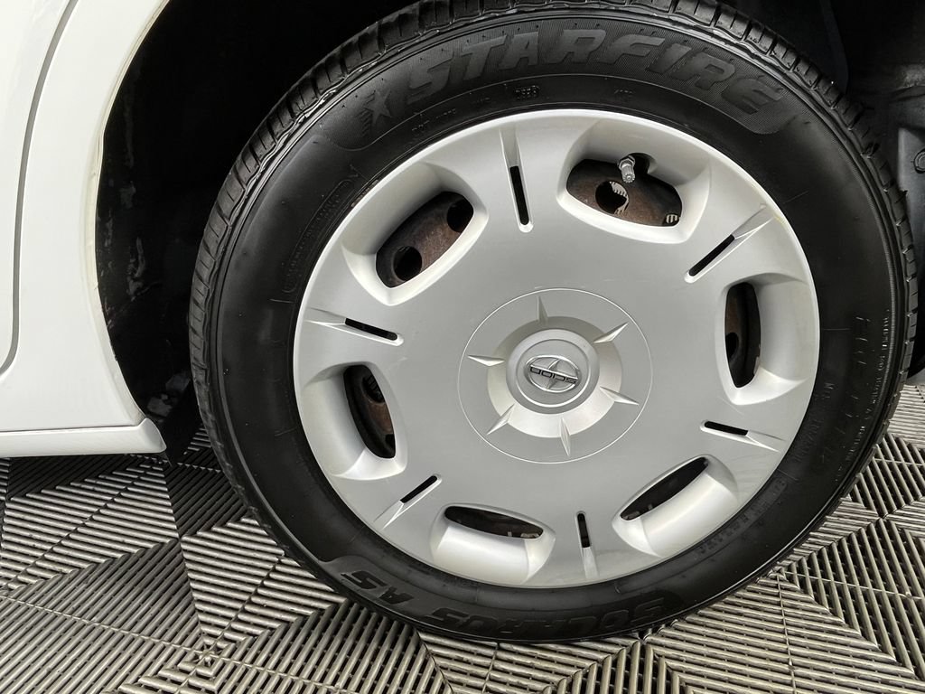 Used 2010 Scion xB FWD image 13