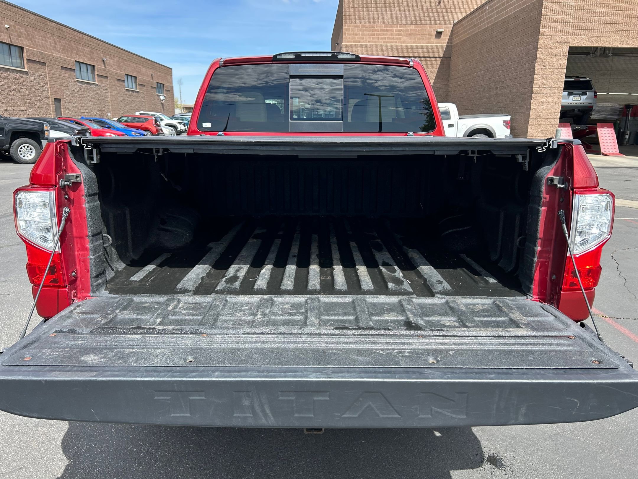 Used 2017 Nissan Titan SV image 26