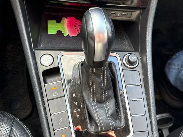 Used 2021 Volkswagen Jetta SEL Premium image 32