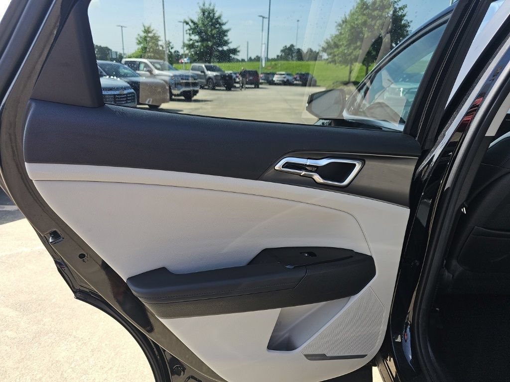 Certified 2025 Kia Sportage EX w/ Premium Package FWD image 16