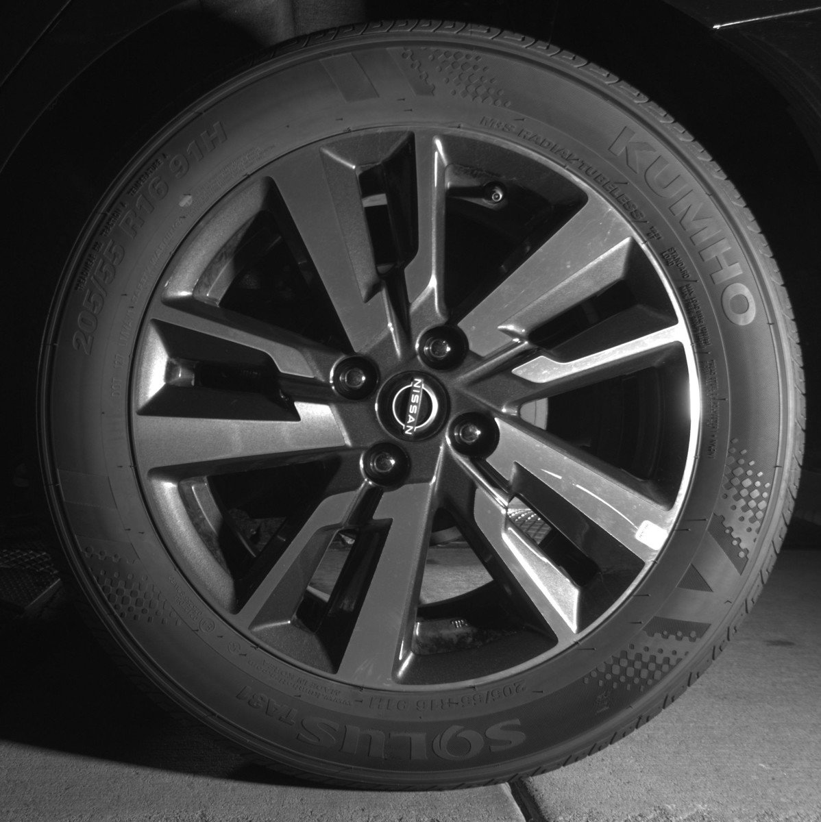 Used 2025 Nissan Versa SV image 14