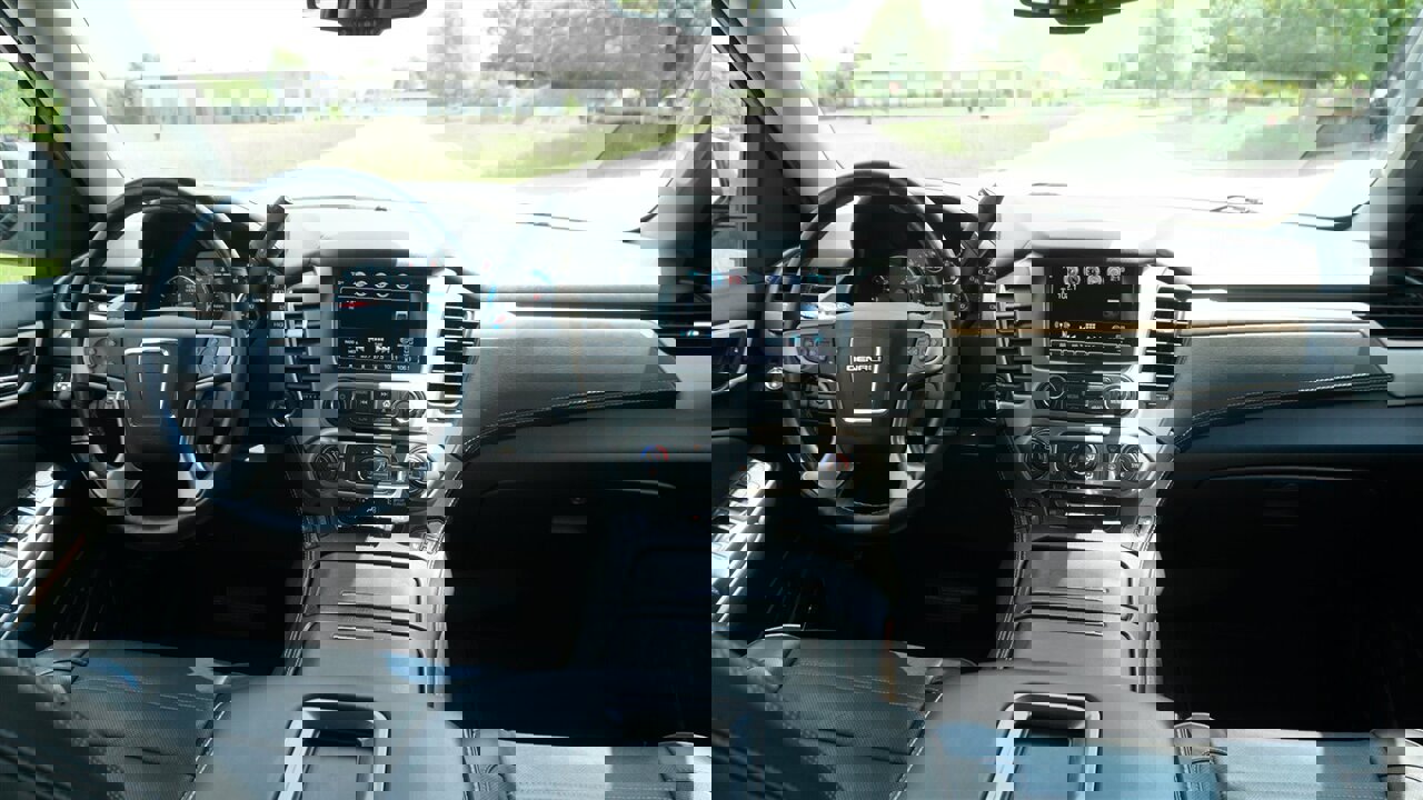 Used 2018 GMC Yukon Denali image 15