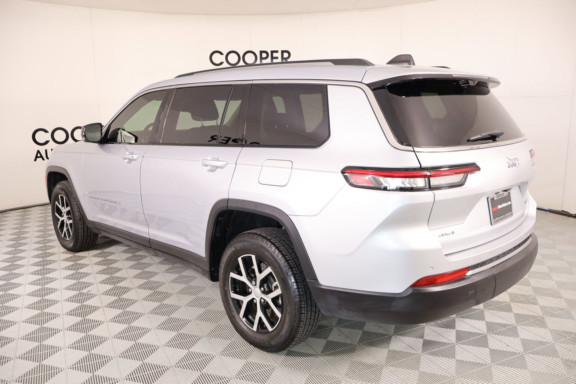 Used 2024 Jeep Grand Cherokee L Limited w/ Luxury Tech Group II AWD/4WD image 24