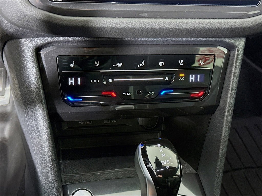 Used 2024 Volkswagen Tiguan SEL R-Line image 8