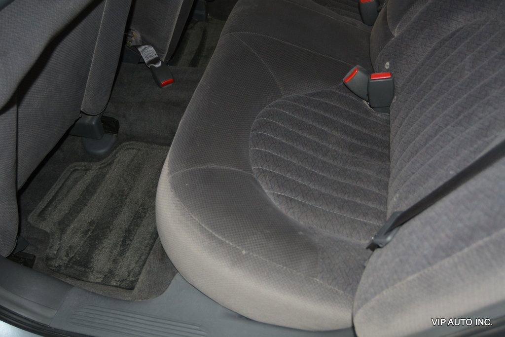 Used 2005 Pontiac Bonneville SE image 25