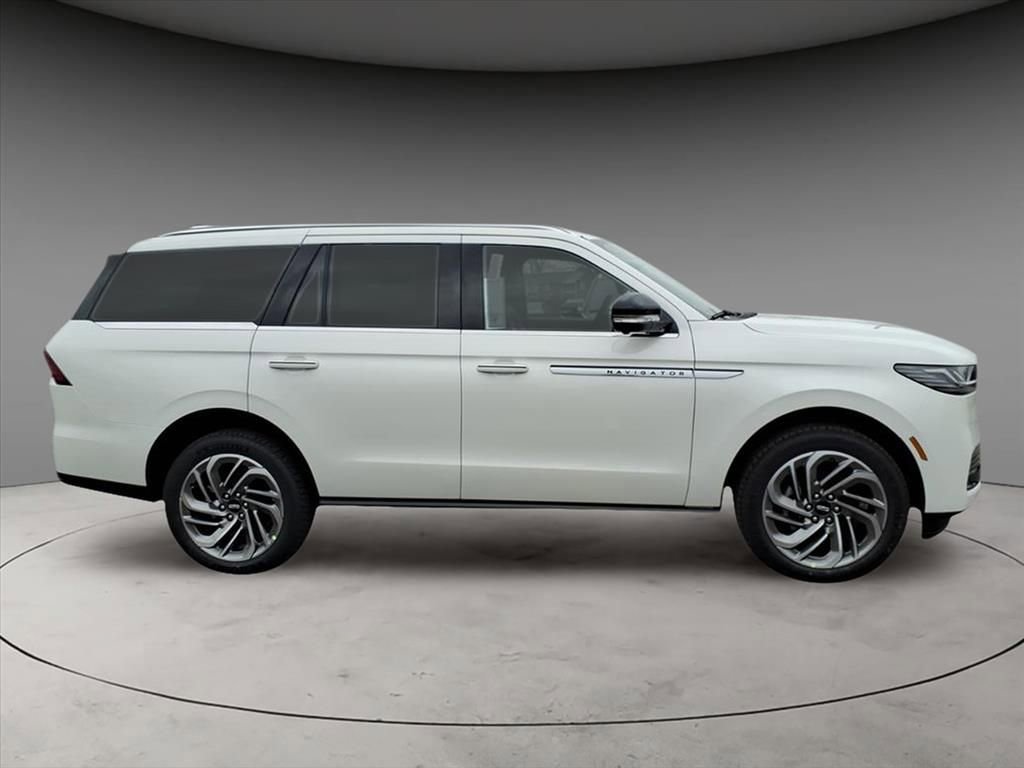 New 2025 Lincoln Navigator Reserve AWD/4WD image 10