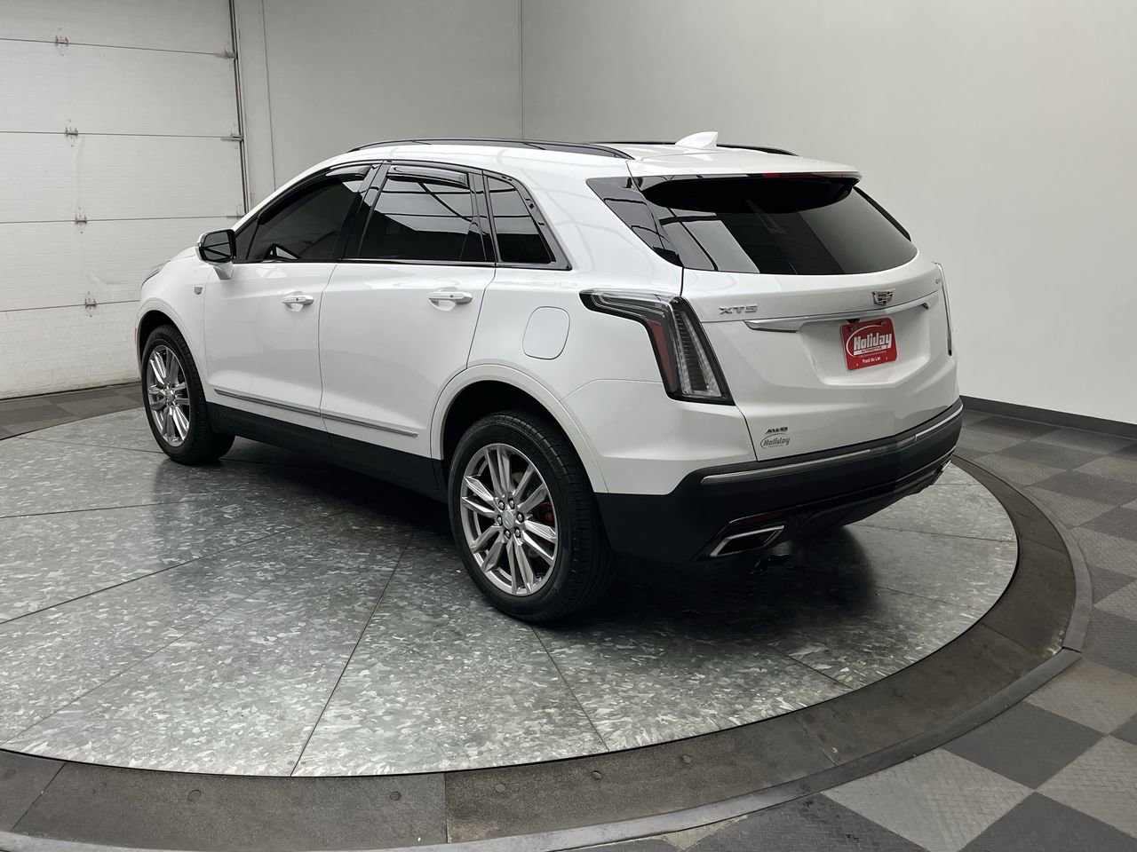 Certified 2024 Cadillac XT5 Sportv w/ LPO, Floor Liner Package AWD/4WD image 2