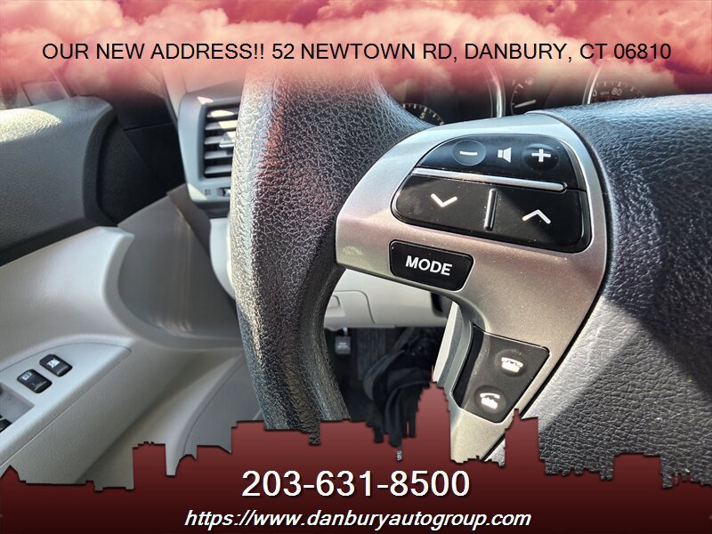 Used 2013 Toyota Highlander 4WD w/ Cold Weather Pkg image 12