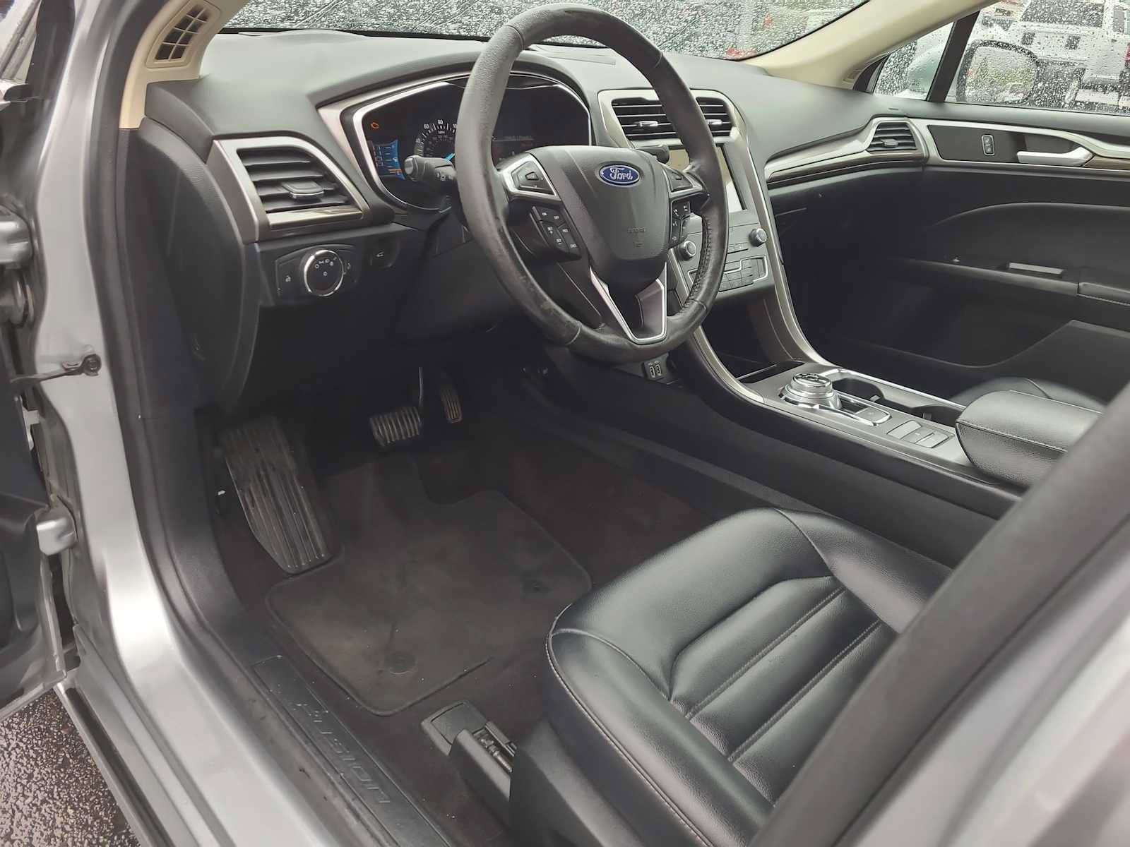 Used 2020 Ford Fusion SEL FWD image 10