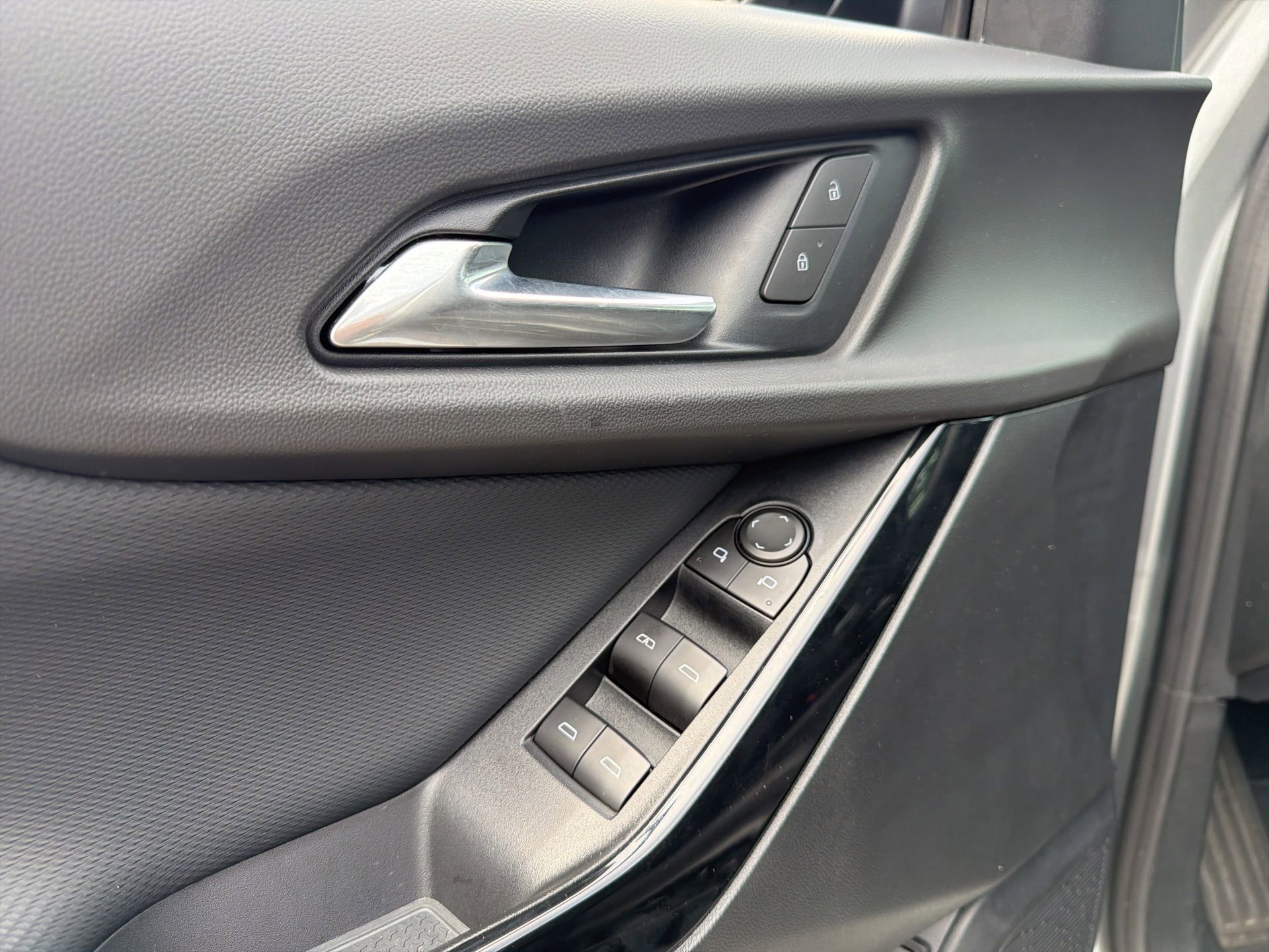 Used 2026 Chevrolet Equinox LT w/ Convenience Package II FWD image 36