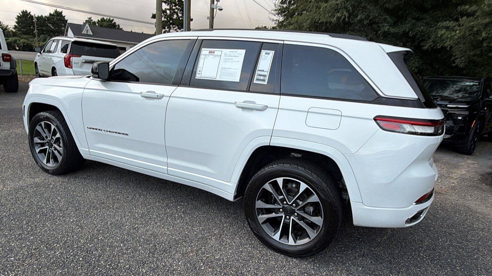 Used 2023 Jeep Grand Cherokee Overland RWD image 11