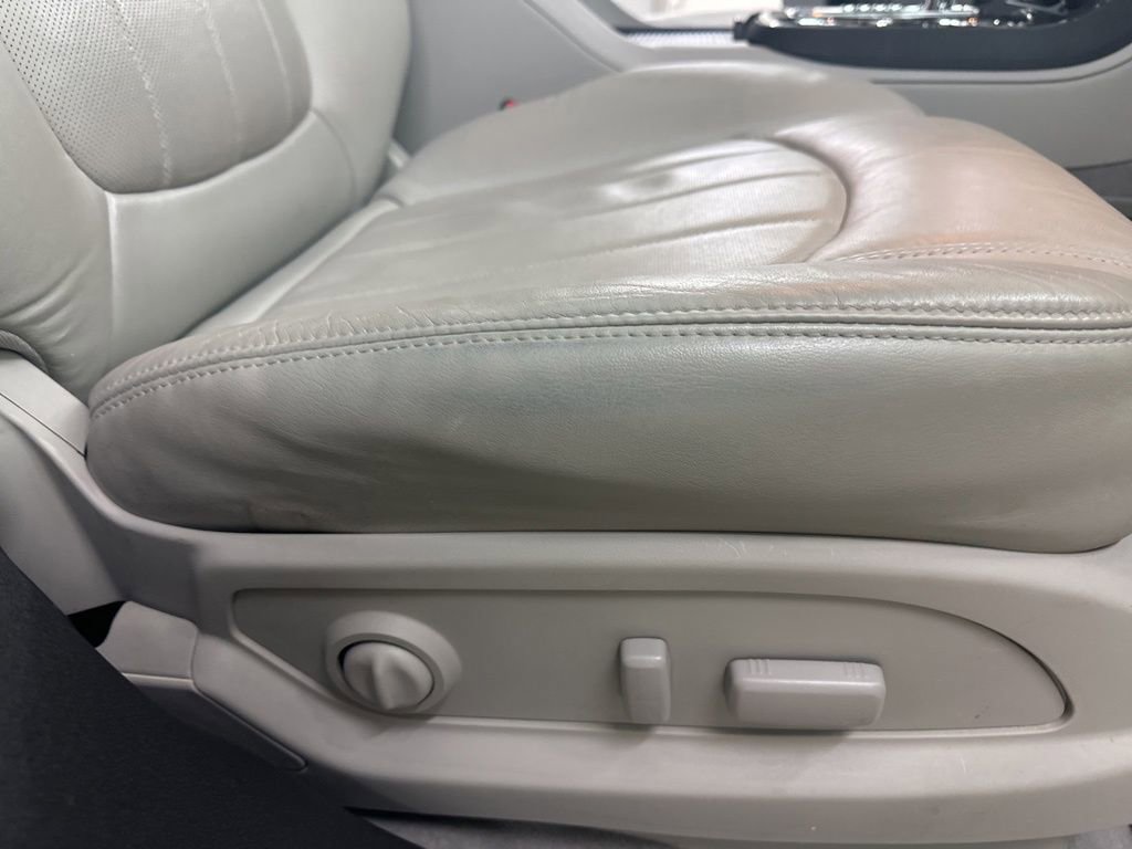 Used 2012 GMC Acadia Denali image 21