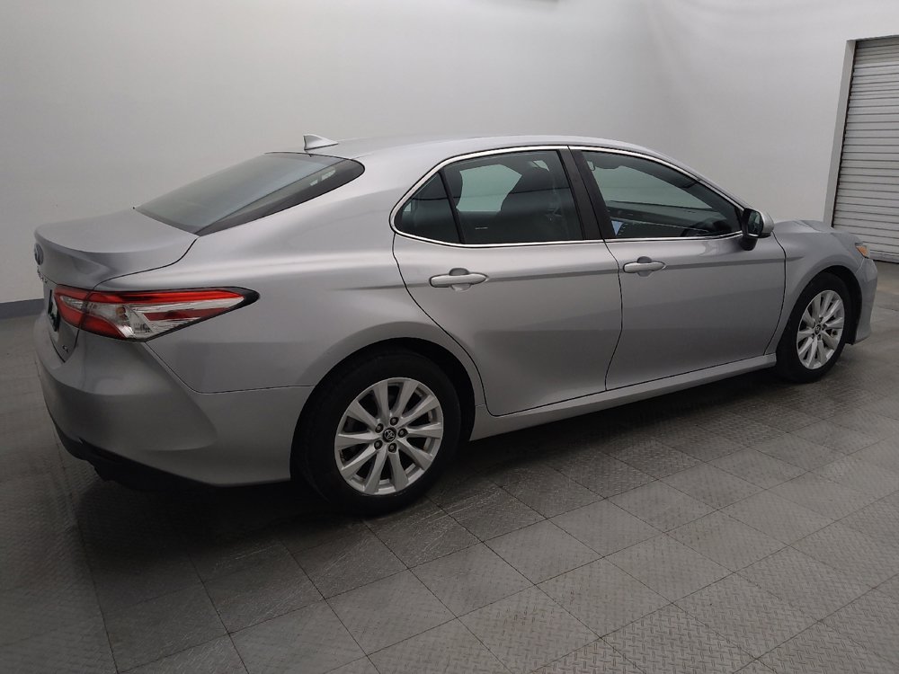 Used 2019 Toyota Camry LE image 10