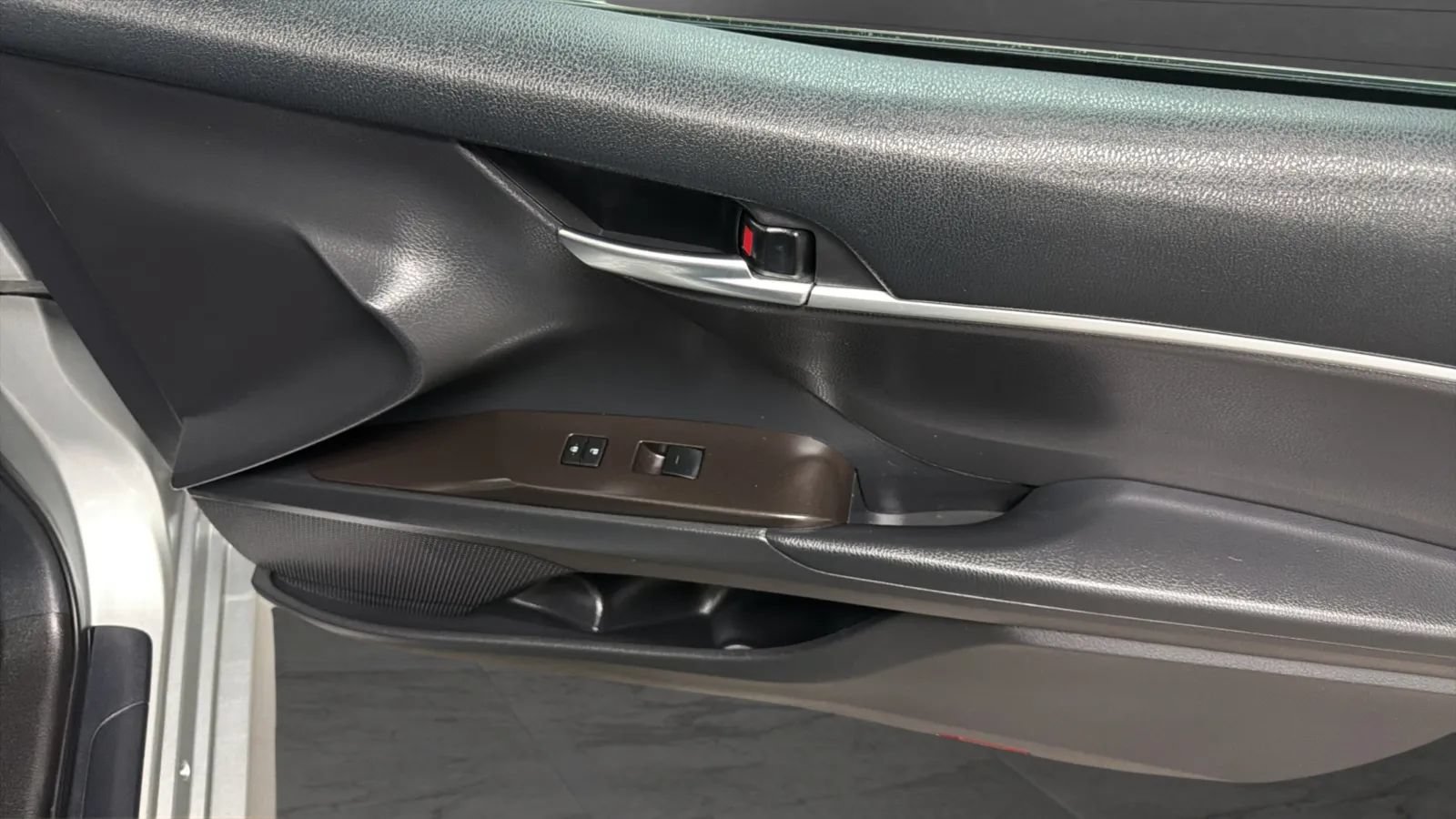 Used 2021 Toyota Camry LE w/ Carpet Mat Package (TMS) FWD image 17
