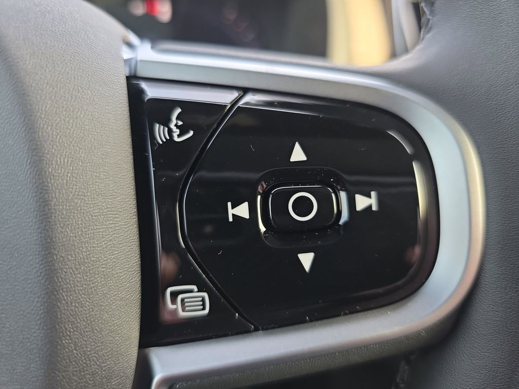 New 2026 Volvo XC90 B6 Plus w/ Protection Package Premier image 20