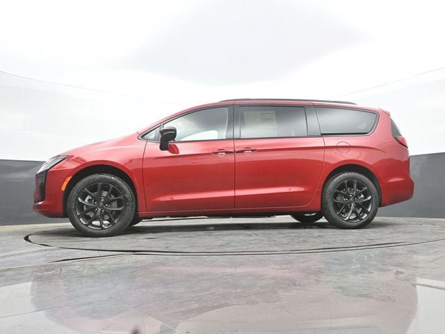 New 2027 Chrysler Pacifica Limited AWD/4WD image 54