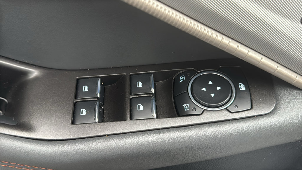 Used 2025 Ford Explorer Active AWD/4WD image 17