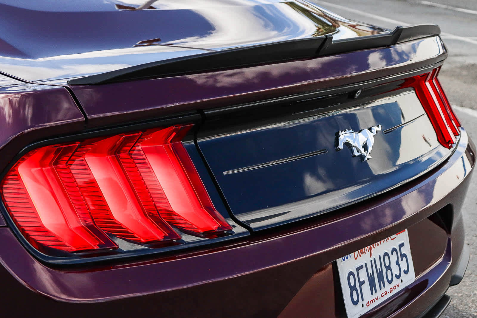 Used 2018 Ford Mustang Coupe RWD image 10