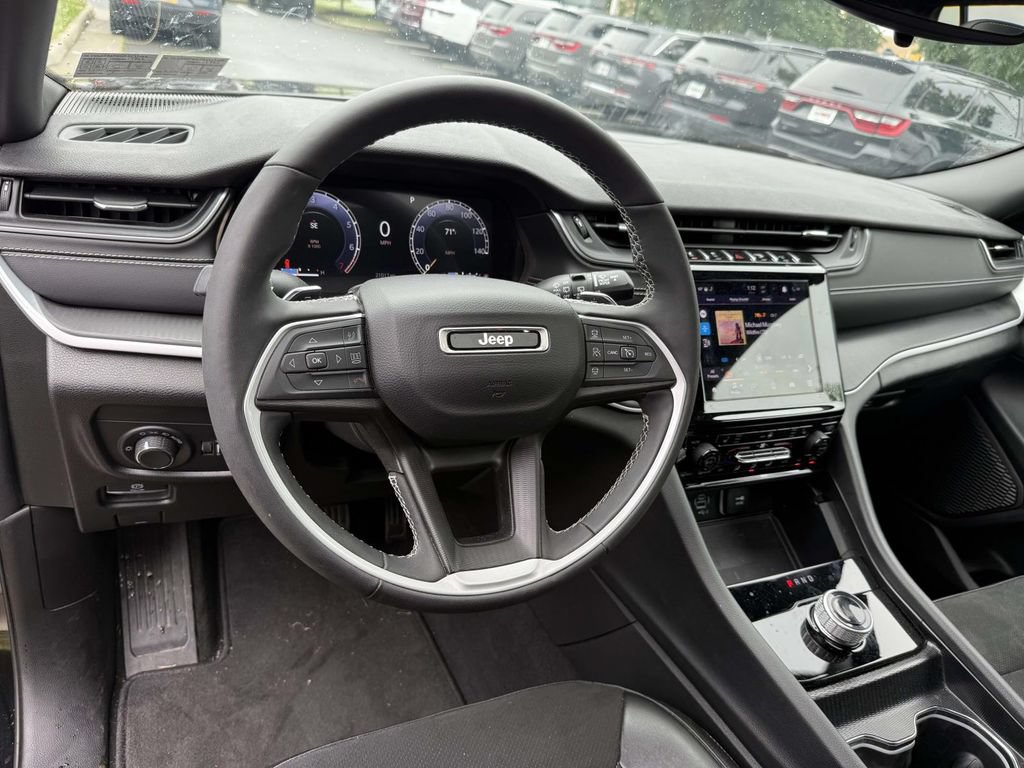 Used 2024 Jeep Grand Cherokee Altitude AWD/4WD image 2