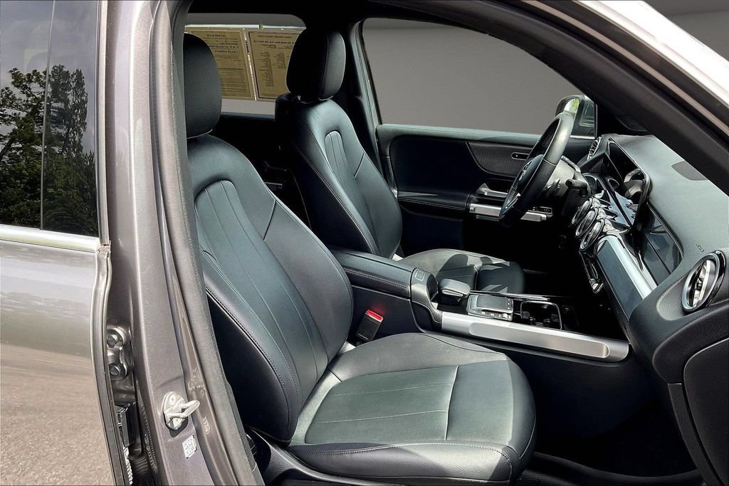 Used 2022 Mercedes-Benz GLB 250 4MATIC image 32